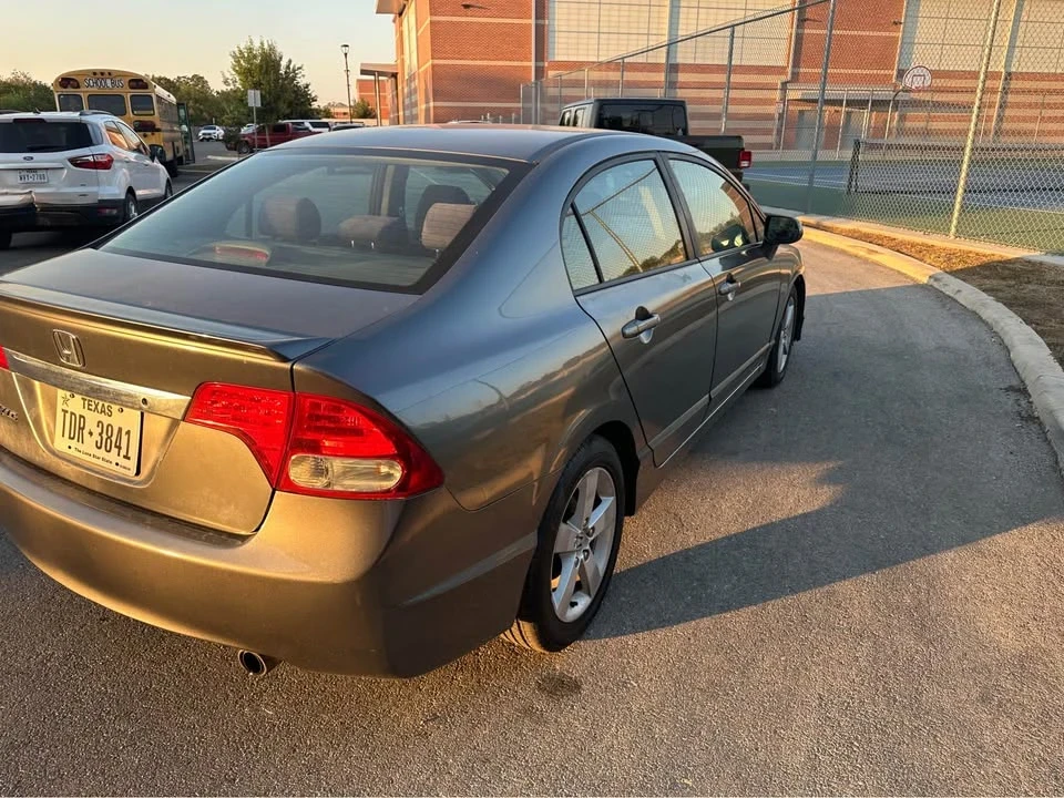 2010 Honda Civic 8th Gen - Image 4 of 11