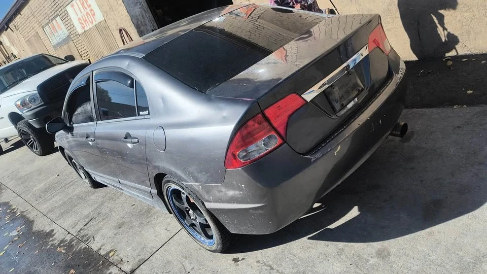 2010 Honda Civic 8th Gen - Image 5 of 6