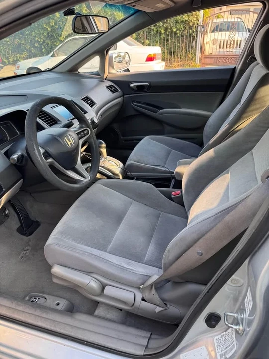 2010 Honda Civic 8th Gen - Image 7 of 8