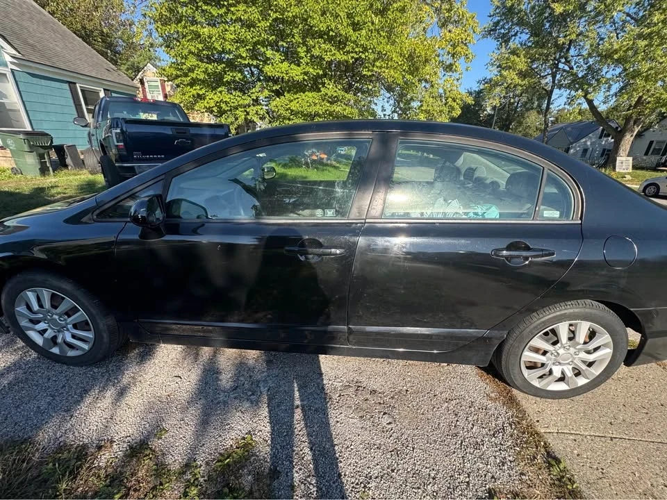 2010 Honda Civic 8th Gen - Image 2 of 9