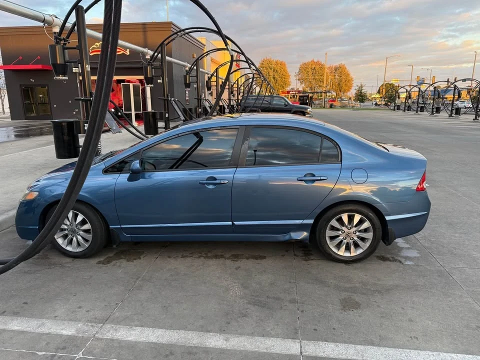 2010 Honda Civic 8th Gen - Image 2 of 11
