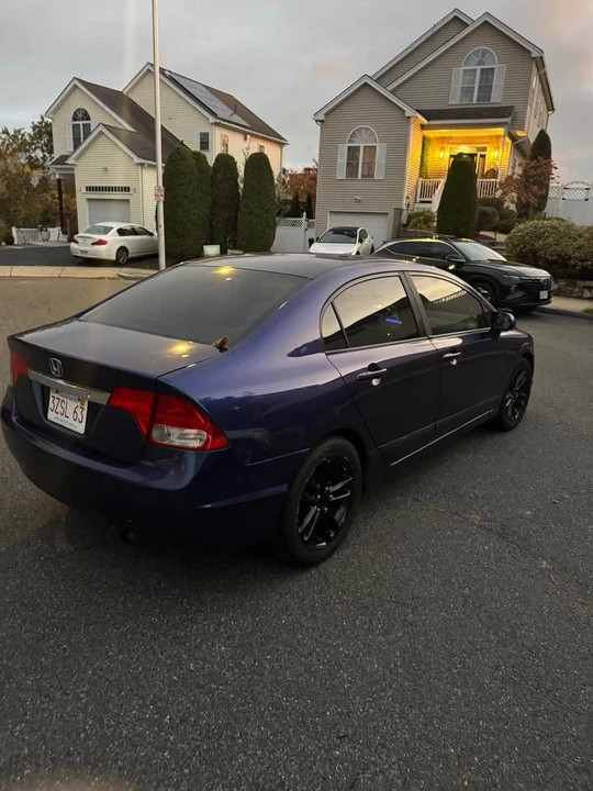 2010 Honda Civic 8th Gen - Image 3 of 19