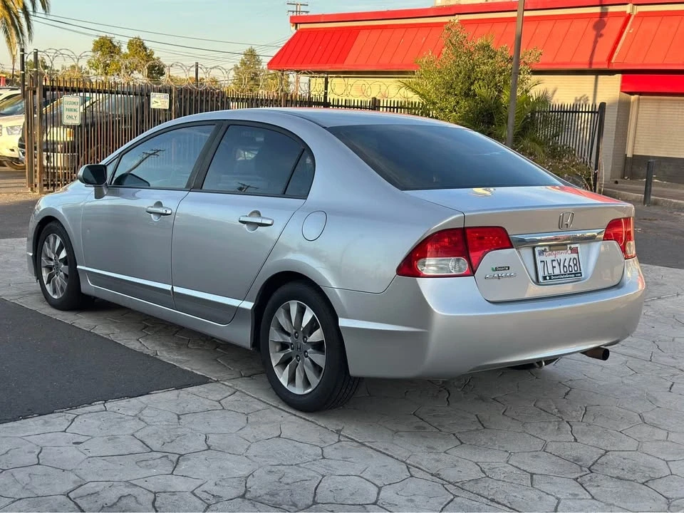 2010 Honda Civic 8th Gen - Image 5 of 16