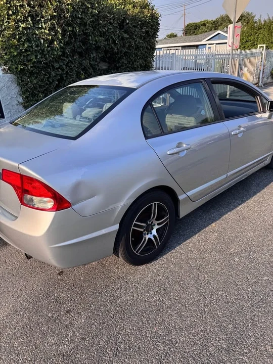 2010 Honda Civic 8th Gen - Image 5 of 8