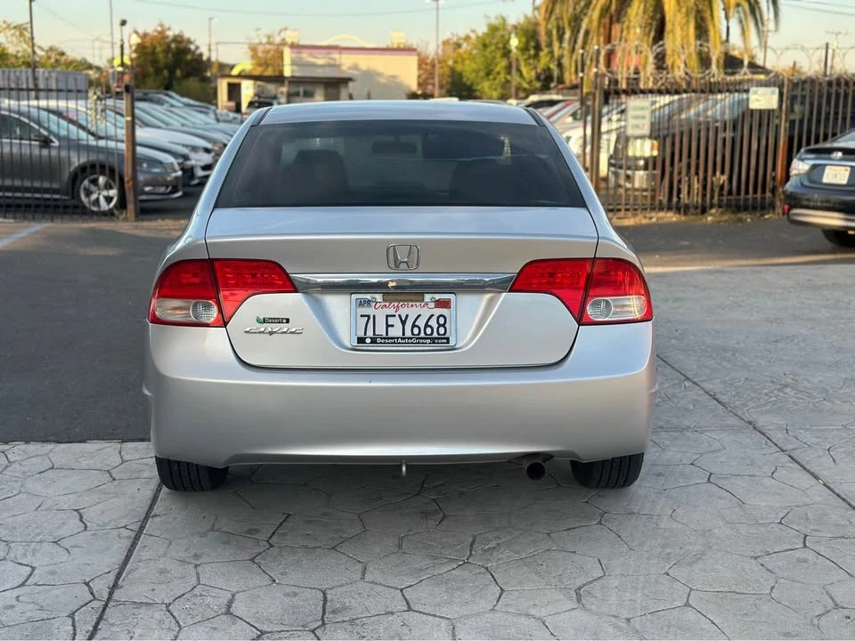 2010 Honda Civic 8th Gen - Image 4 of 16