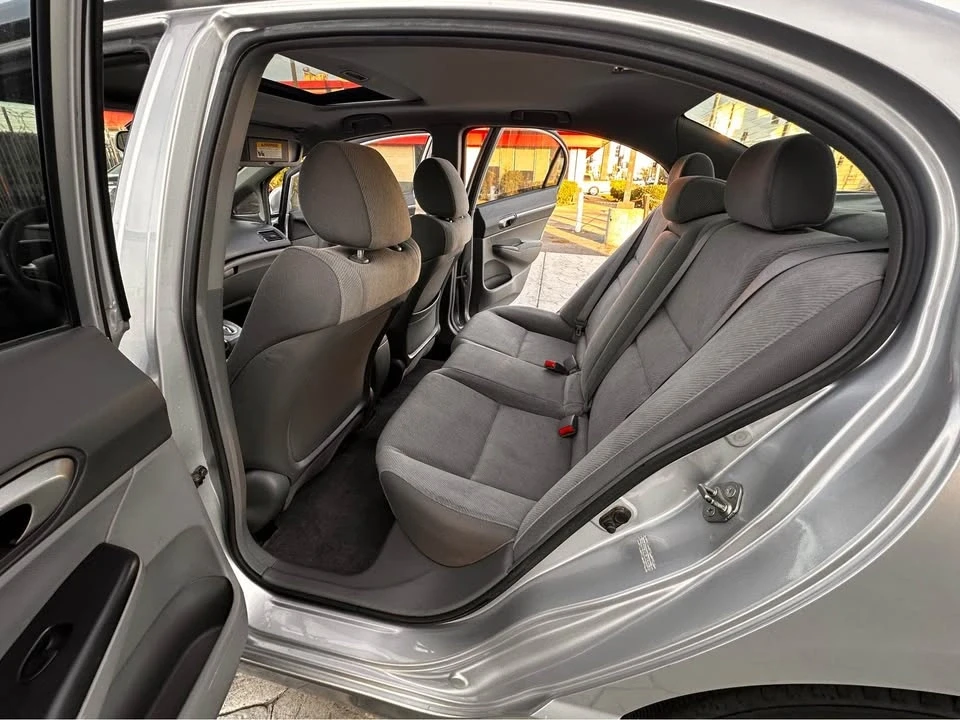 2010 Honda Civic 8th Gen - Image 10 of 16
