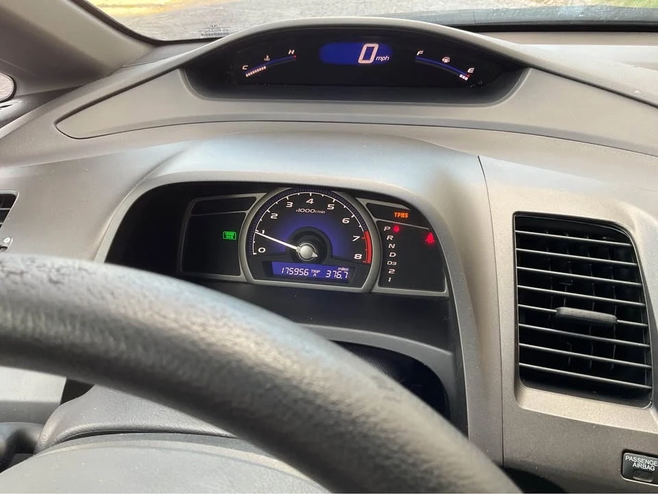 2010 Honda Civic 8th Gen - Image 16 of 17