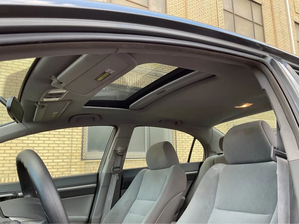 2010 Honda Civic 8th Gen - Image 9 of 17