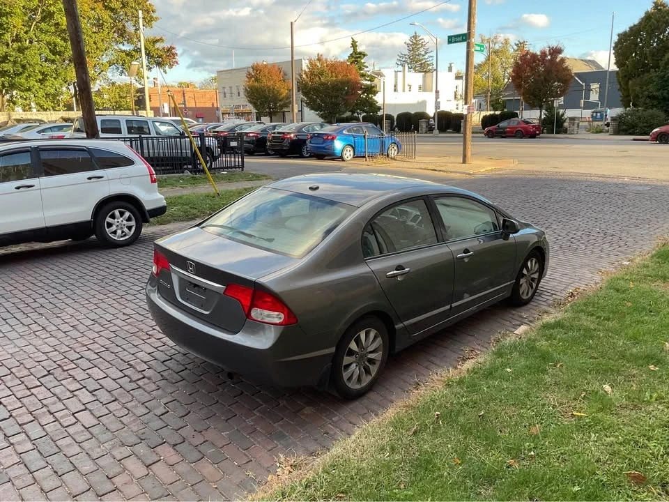 2010 Honda Civic 8th Gen - Image 4 of 17