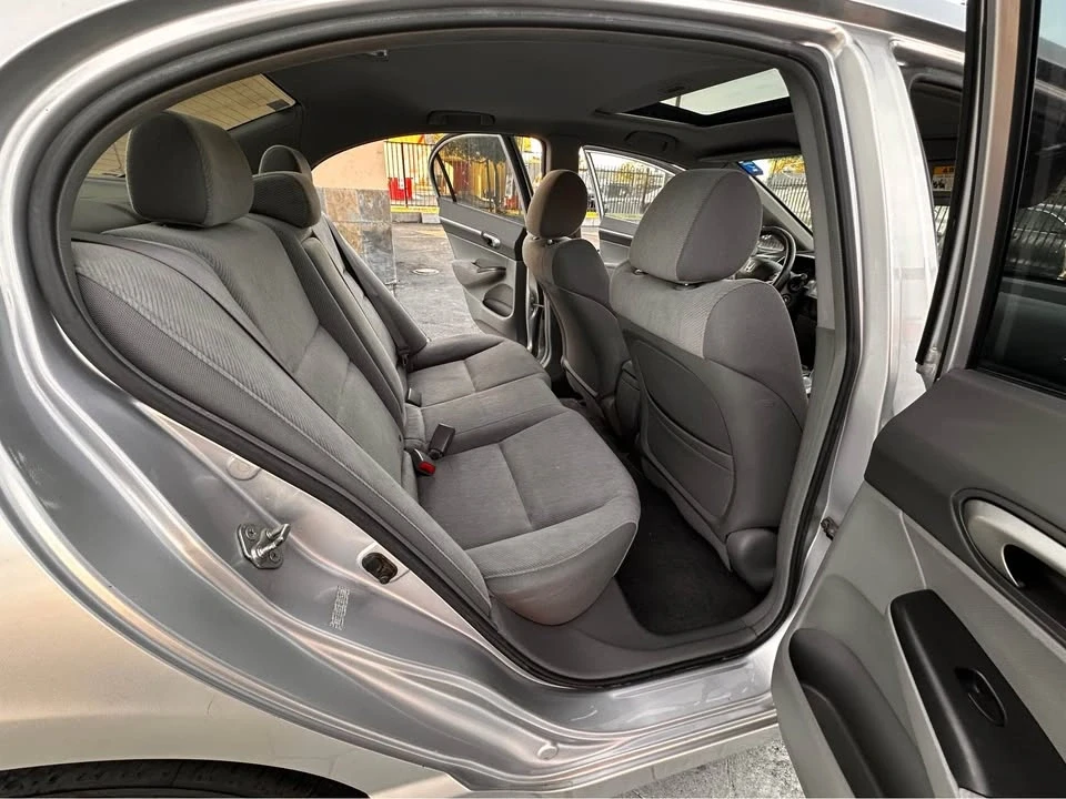 2010 Honda Civic 8th Gen - Image 11 of 16