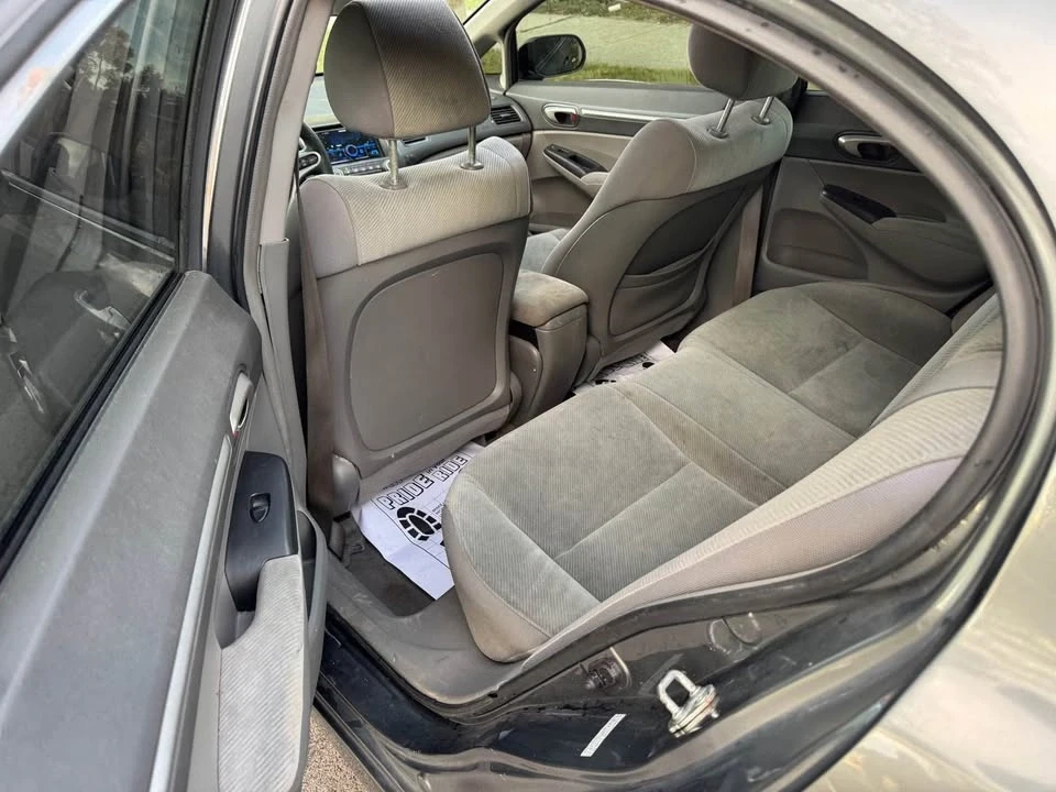 2010 Honda Civic 8th Gen - Image 6 of 8