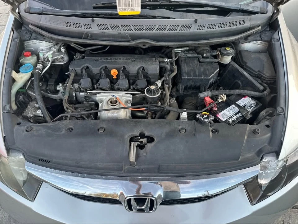 2010 Honda Civic 8th Gen - Image 9 of 16