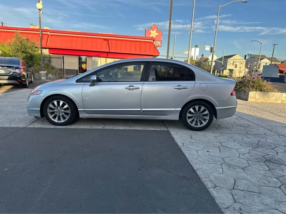 2010 Honda Civic 8th Gen - Image 6 of 16