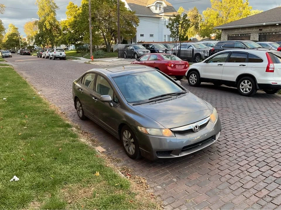 2010 Honda Civic 8th Gen - Image 2 of 17