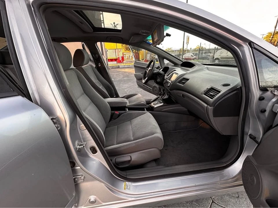 2010 Honda Civic 8th Gen - Image 12 of 16