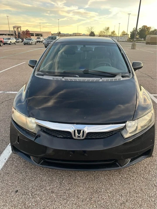 2010 Honda Civic 8th Gen - Image 2 of 12