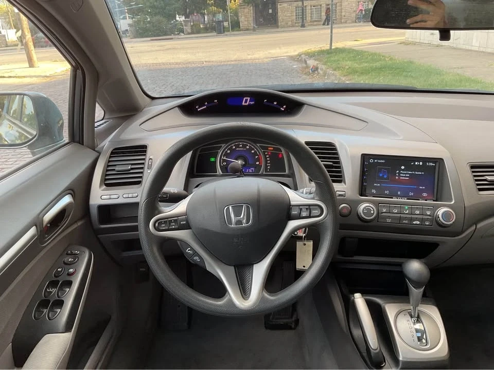 2010 Honda Civic 8th Gen - Image 12 of 17