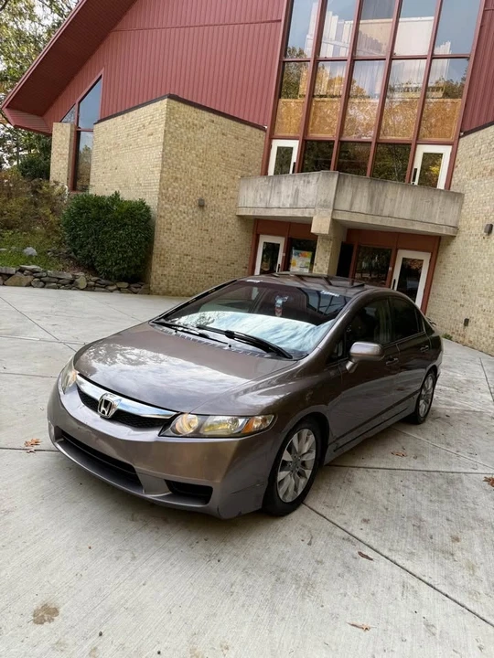 2010 Honda Civic 8th Gen - Image 4 of 13