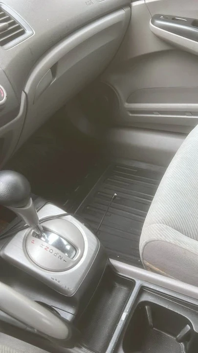 2010 Honda Civic 8th Gen - Image 2 of 8