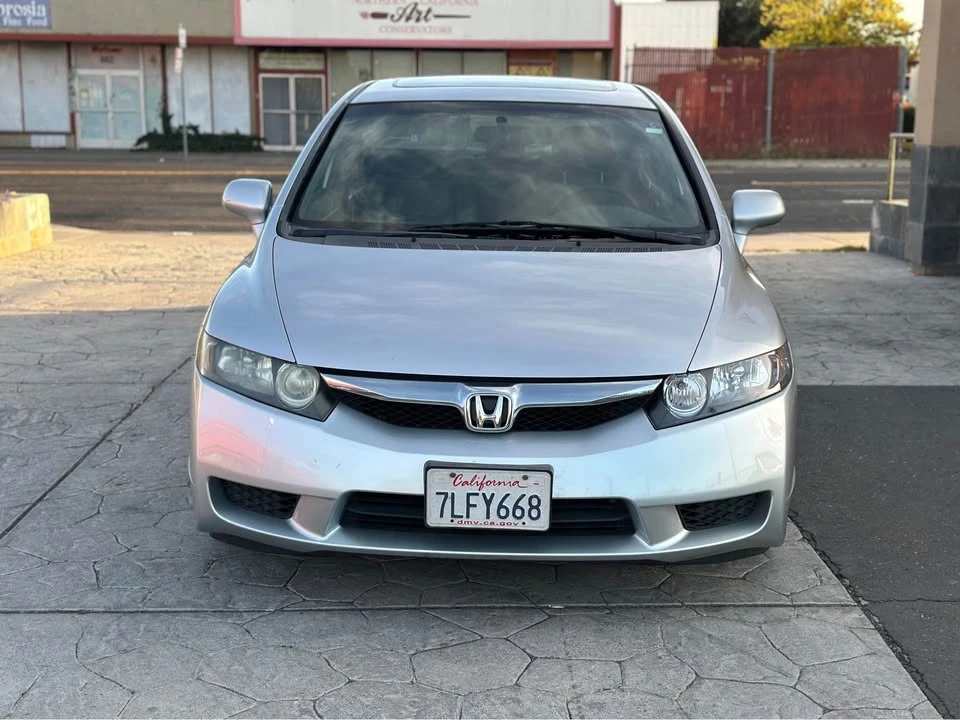 2010 Honda Civic 8th Gen - Image 8 of 16