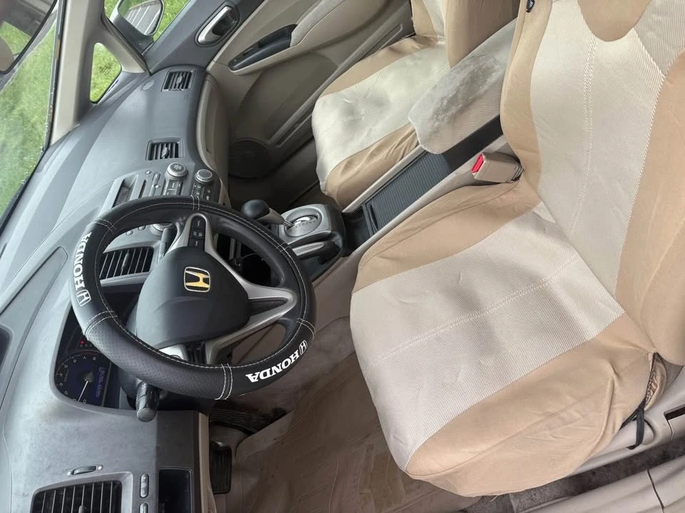 2010 Honda Civic 8th Gen - Image 6 of 9