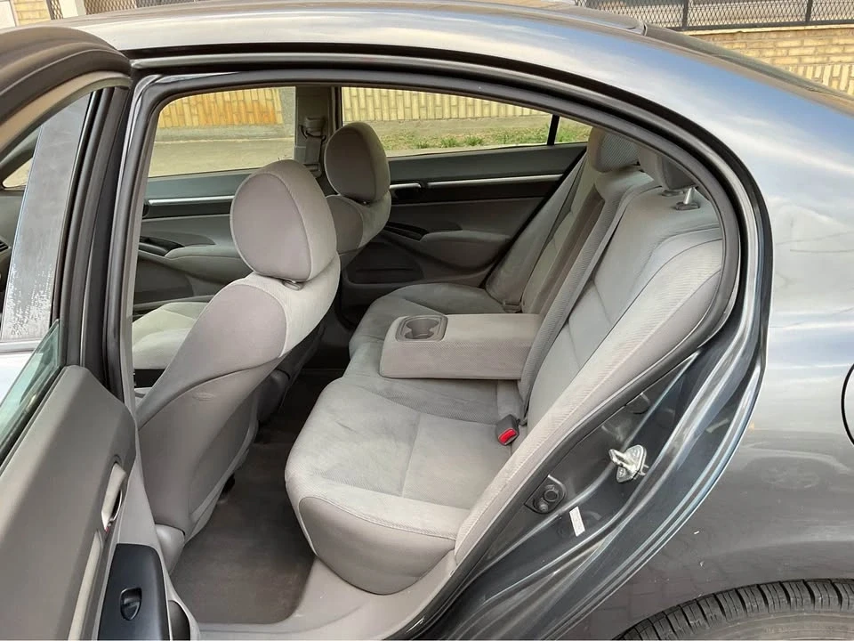 2010 Honda Civic 8th Gen - Image 8 of 17