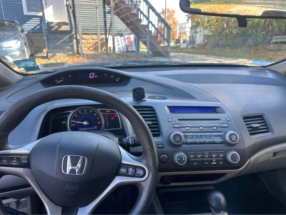2010 Honda Civic 8th Gen - Image 8 of 11