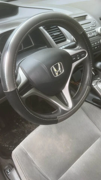 2010 Honda Civic 8th Gen - Image 6 of 8