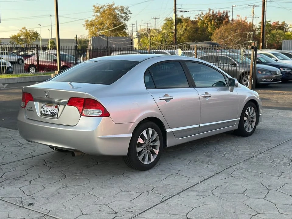 2010 Honda Civic 8th Gen - Image 3 of 16