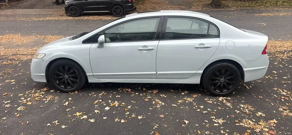 2010 Honda Civic 8th Gen - Image 7 of 11