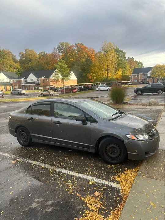 2010 Honda Civic 8th Gen - Image 2 of 6