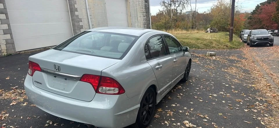2010 Honda Civic 8th Gen - Image 2 of 11