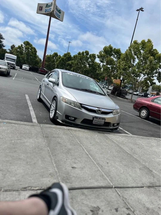2010 Honda Civic 8th Gen - Image 3 of 5