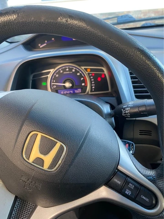 2010 Honda Civic 8th Gen - Image 3 of 13