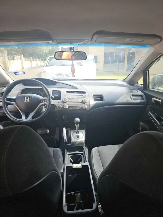 2010 Honda Civic 8th Gen - Image 3 of 10