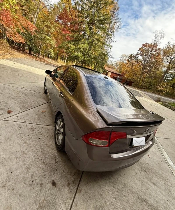 2010 Honda Civic 8th Gen - Image 8 of 13