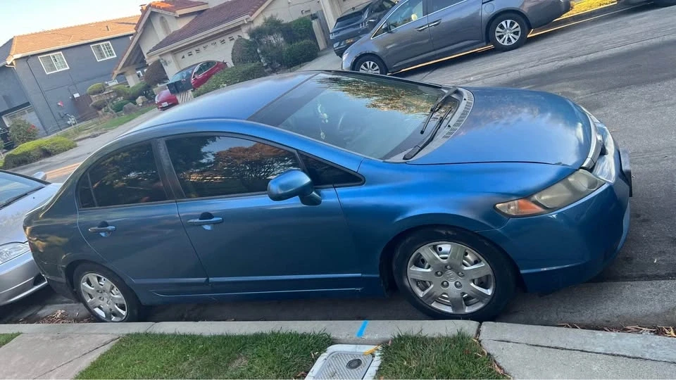 2010 Honda Civic 8th Gen - Image 2 of 7
