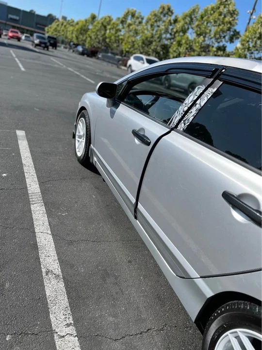 2010 Honda Civic 8th Gen - Image 4 of 5