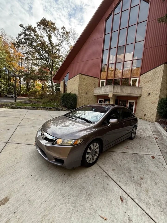 2010 Honda Civic 8th Gen - Image 3 of 13