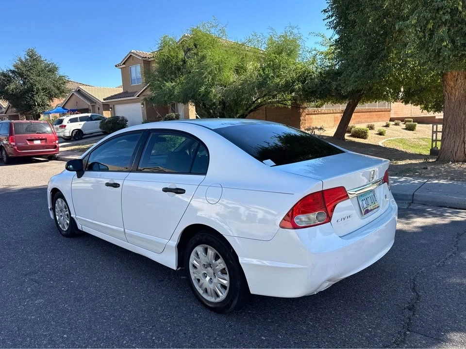 2010 Honda Civic 8th Gen - Image 2 of 14