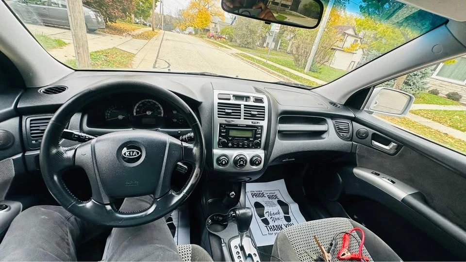 2010 Honda Civic 8th Gen - Image 2 of 10