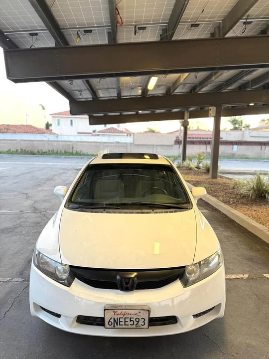 2010 Honda Civic 8th Gen - Image 2 of 6