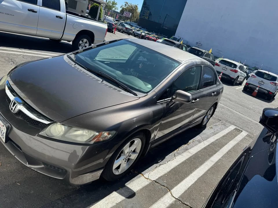 2010 Honda Civic 8th Gen - Image 2 of 7