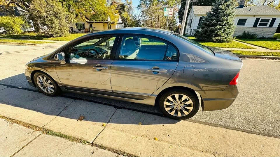 2010 Honda Civic 8th Gen - Image 3 of 10