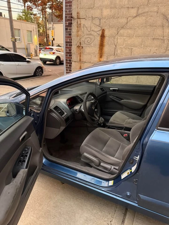 2010 Honda Civic 8th Gen - Image 10 of 12