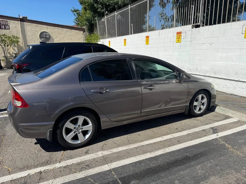 2010 Honda Civic 8th Gen - Image 3 of 7