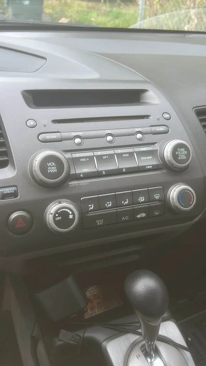 2010 Honda Civic 8th Gen - Image 5 of 8
