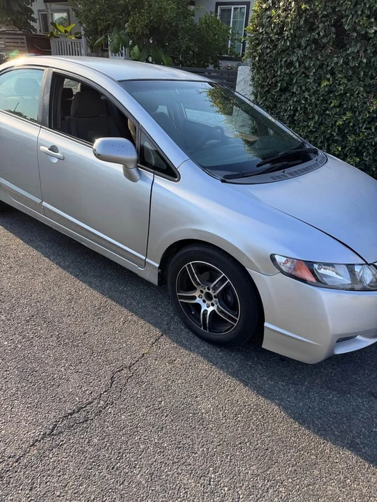 2010 Honda Civic 8th Gen - Image 6 of 8