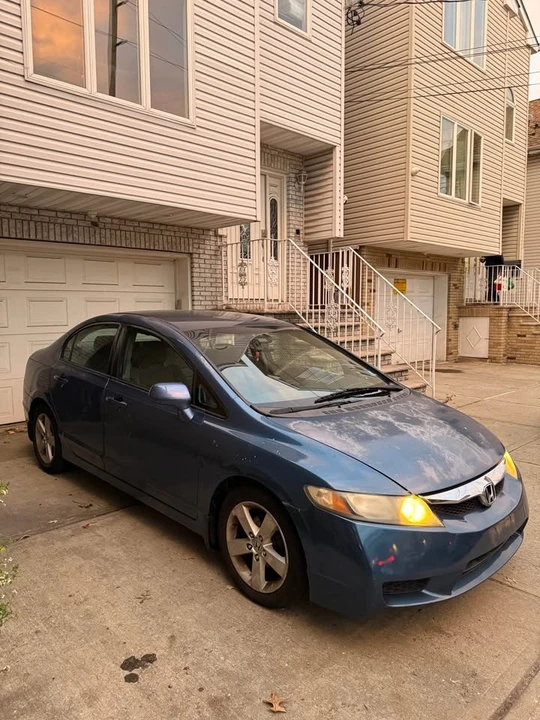 2010 Honda Civic 8th Gen - Image 4 of 12