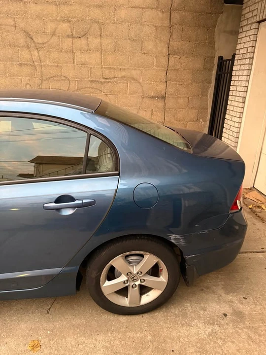 2010 Honda Civic 8th Gen - Image 8 of 12